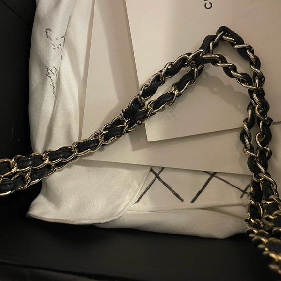 CHANEL Maxi Double Flap Quilted Black Caviar - Picture 13 of 16